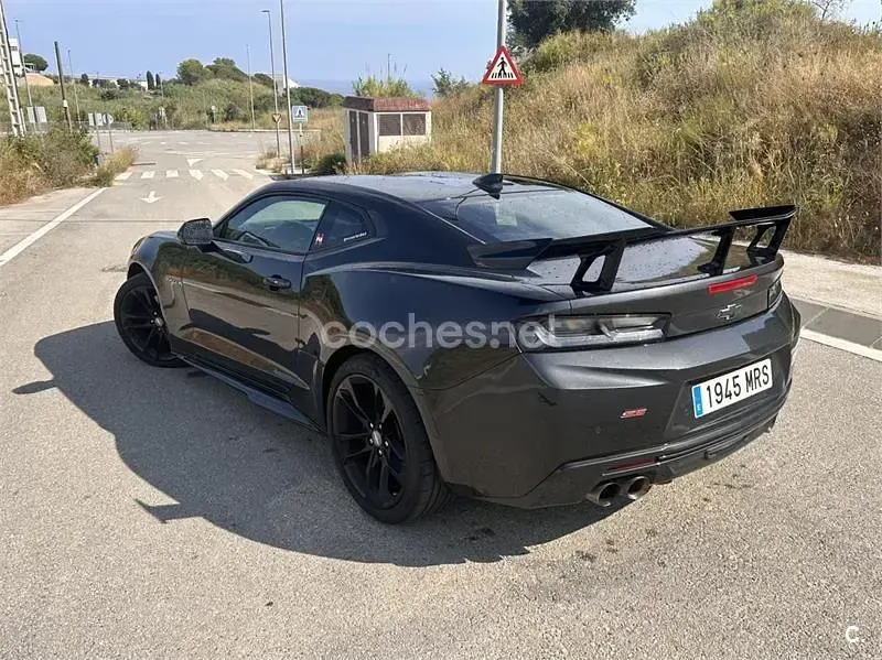 Usado Chevrolet Camaro 432 CV (317 kW) 2015 Gris / plata Coupe