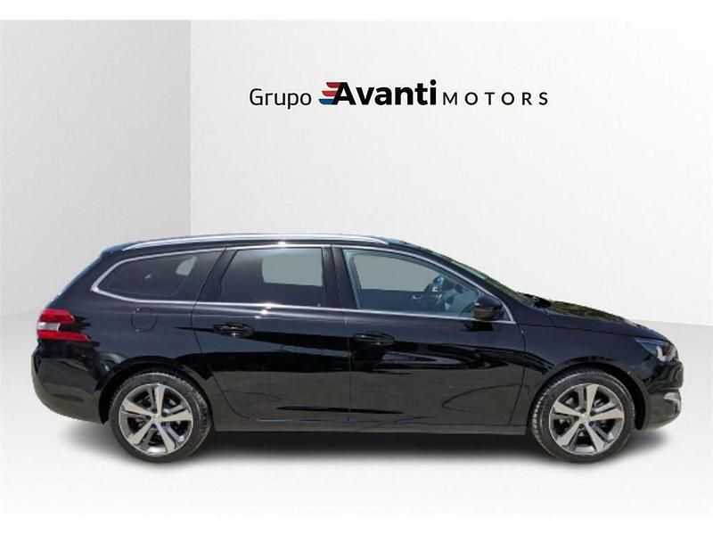Usado Peugeot 308 SW Allure 130 CV (95 kW) 2017 Negro Familiar