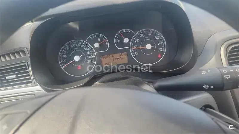 Usado Fiat Punto Sport 90 CV (66 kW) 2009 Negro Utilitario