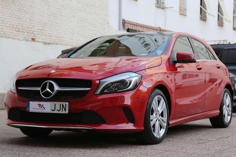 Rojo Usado 2015 Mercedes A180 Urban Utilitario | 14.700 € (Precio justo) - Imagen 1/4