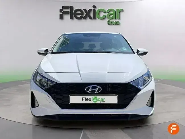 Usado Hyundai i20 100 CV (73 kW) 2021 Blanco Utilitario