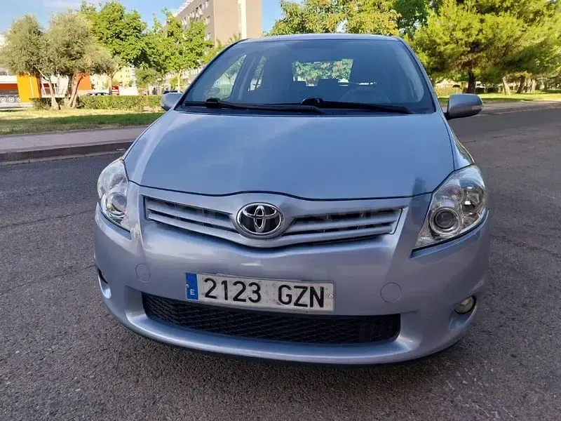 Usado Toyota Auris Active 90 CV (66 kW) 2010 Azul Utilitario