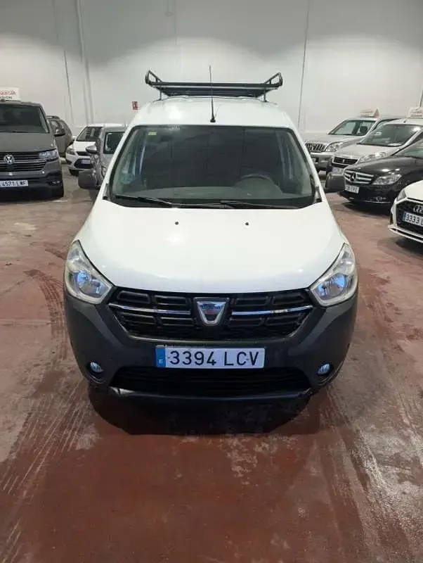 Usado Dacia Dokker Ambiance 99 CV (72 kW) 2019 Blanco Monovolumen