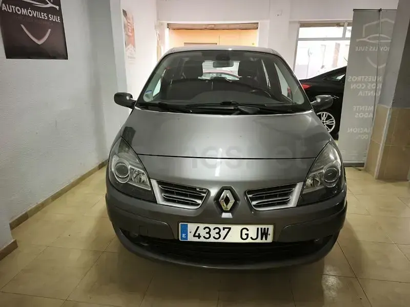 Usado Renault Scénic II Dynamique 111 CV (81 kW) 2008 Gris / plata Monovolumen
