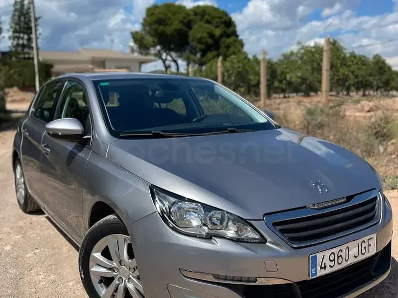 Usado Peugeot 308 Allure 110 CV (80 kW) 2015 Gris / plata Berlina
