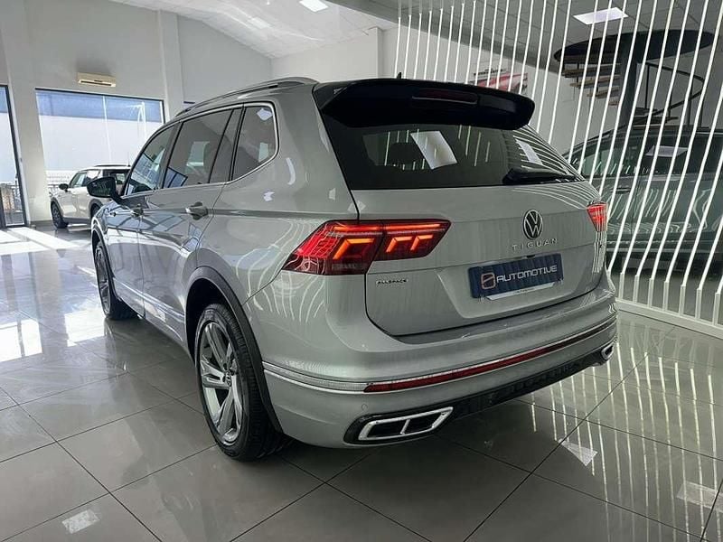 Usado VW Tiguan Allspace R-line 200 CV (147 kW) 2023 Gris SUV