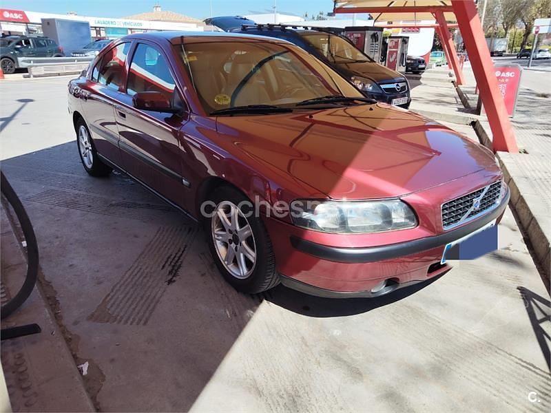 Usado Volvo S60 130 CV (95 kW) 2004 Granate Berlina