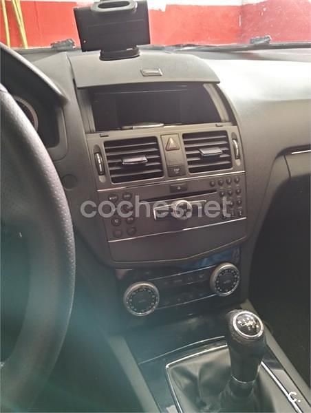 Usado Mercedes C200 136 CV (100 kW) 2010 Gris / plata Berlina