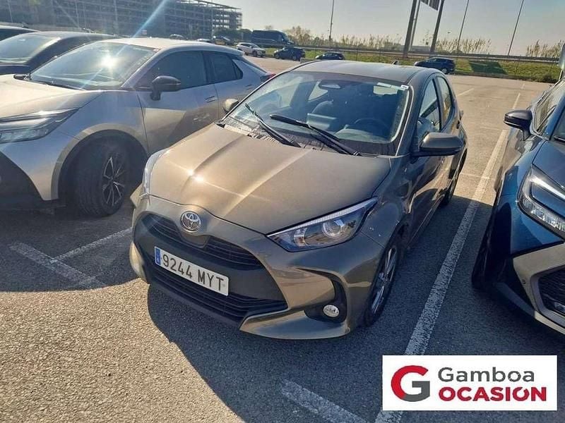 Usado Toyota Yaris Hybrid Active 116 CV (85 kW) 2025 Marrón Utilitario