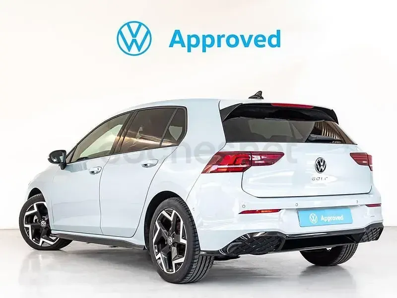 Usado VW Golf VIII R-line 150 CV (110 kW) 2025 Azul Berlina
