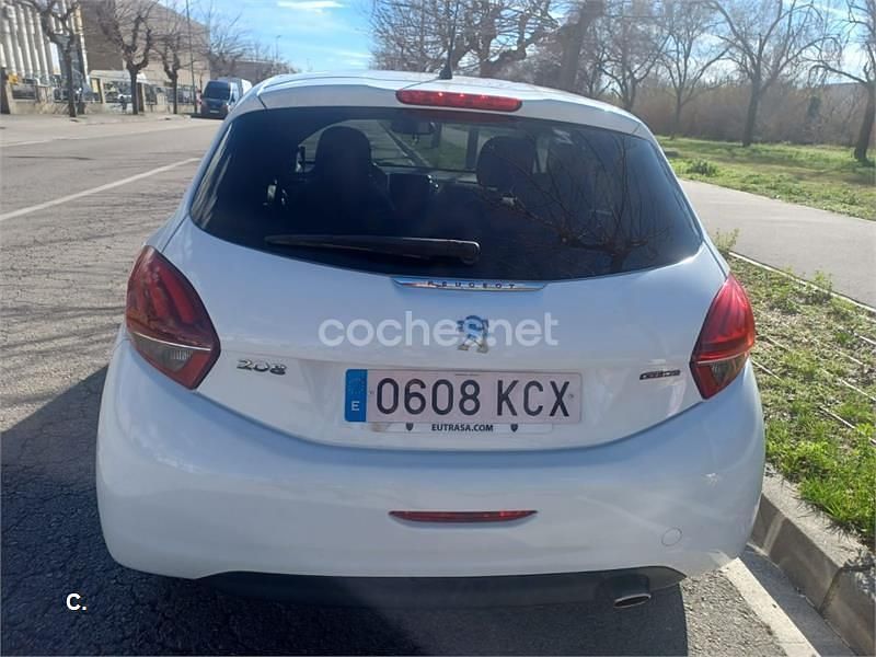 Usado Peugeot 208 GT-line 110 CV (80 kW) 2017 Blanco Utilitario