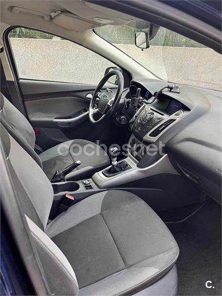 Usado Ford Focus Trend 95 CV (69 kW) 2014 Azul Berlina