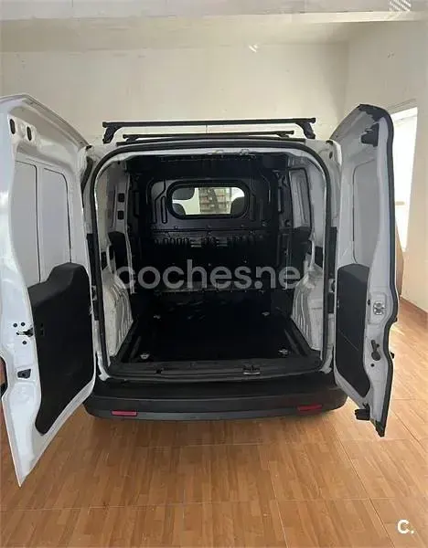 Używany Fiat Doblò 90 KM (66 kW) 2012 Biały Minivan