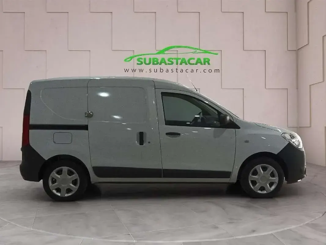 Usado Dacia Dokker Essentiel 102 CV (75 kW) 2021 Blanco Monovolumen