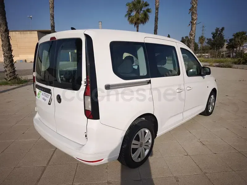 Usado VW Caddy 122 CV (89 kW) 2022 Blanco Monovolumen