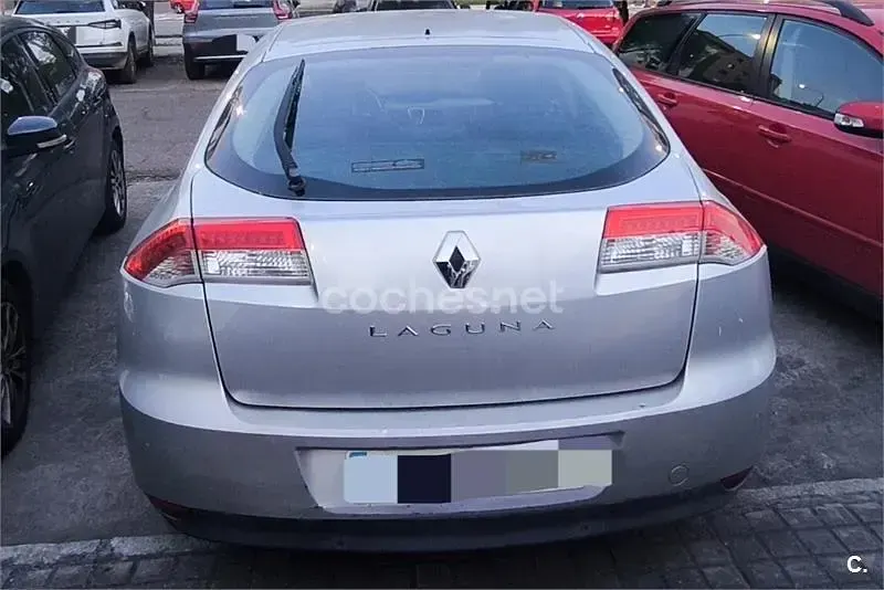 Usado Renault Laguna III Expression 150 CV (110 kW) 2007 Gris / plata Berlina