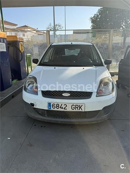 Usado Ford Fiesta Trend 68 CV (50 kW) 2009 Blanco Utilitario