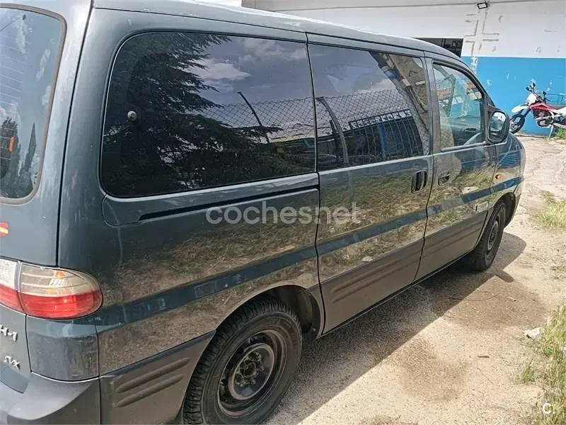 Usado Hyundai H-1 140 CV (102 kW) 2005 Gris / plata Monovolumen