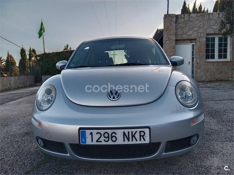 Usado VW New Beetle 102 CV (75 kW) 2008 Gris / plata Utilitario