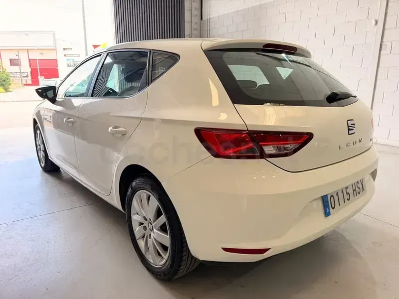 Usado Seat Leon Reference 105 CV (77 kW) 2014 Blanco Berlina