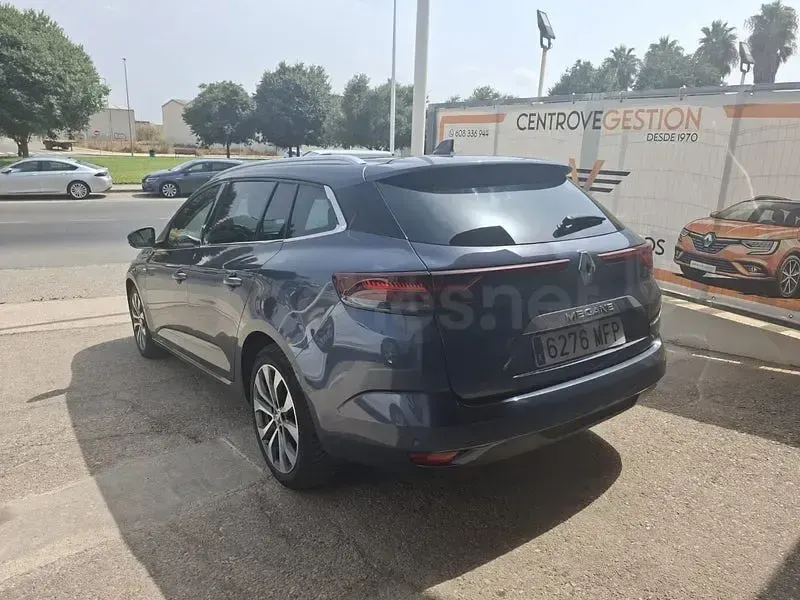 Usado Renault Mégane GrandTour Techno 140 CV (102 kW) 2023 Gris / plata Familiar