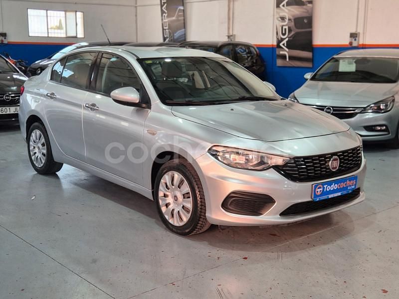 Usado Fiat Tipo Easy 95 CV (69 kW) 2017 Gris / plata Berlina