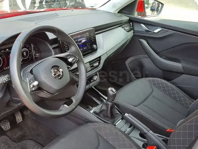 Usado Skoda Kamiq Sport 110 CV (80 kW) 2021 Rojo SUV
