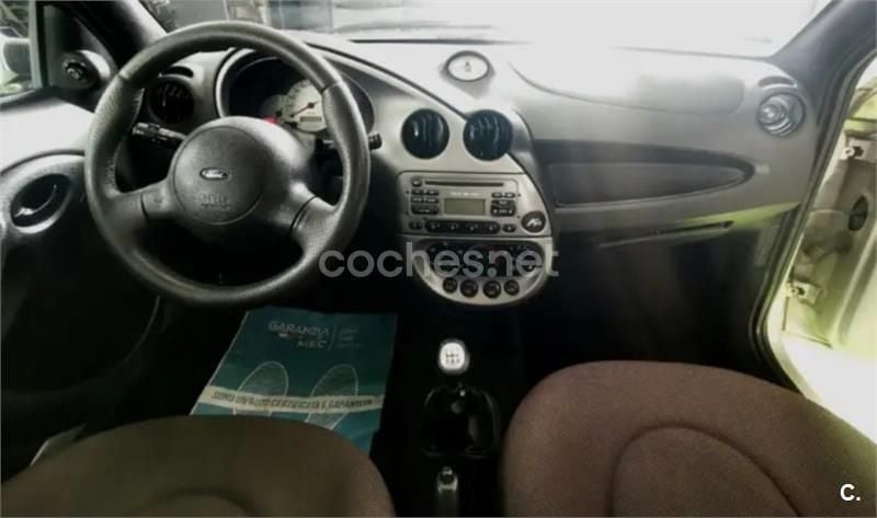 Usado Ford Ka Collection 70 CV (51 kW) 2007 Gris / plata Utilitario