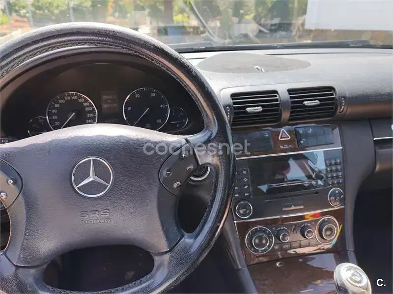 Usado Mercedes C200 Elegance 116 CV (85 kW) 2004 Gris / plata Berlina