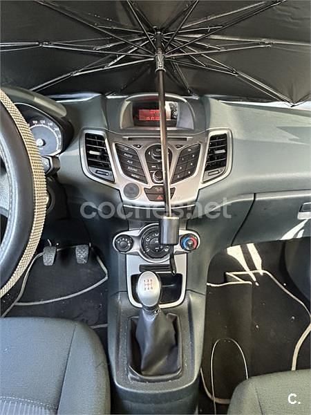 Usado Ford Fiesta Trend 82 CV (60 kW) 2011 Blanco Berlina