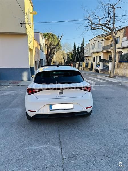 Usado Seat Leon Style 150 CV (110 kW) 2021 Blanco Berlina