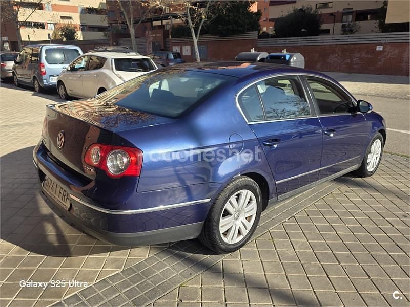 Usado VW Passat Highline 170 CV (125 kW) 2007 Azul Berlina