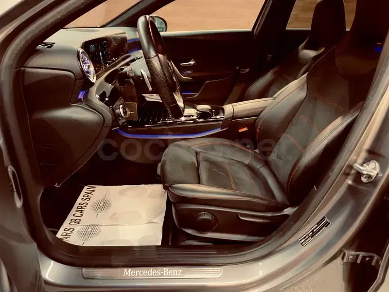 Usado Mercedes A180 136 CV (100 kW) 2019 Gris / plata Berlina