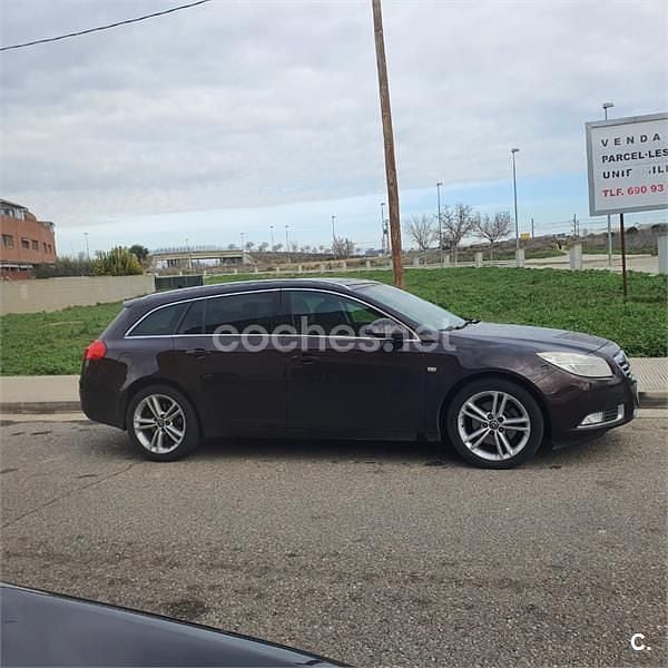 Usado Opel Insignia Sport 160 CV (117 kW) 2011 Marrón Familiar