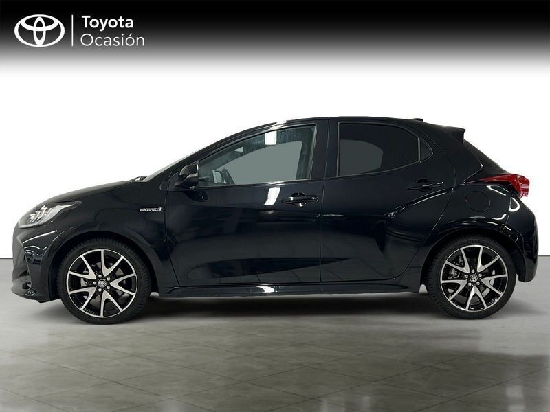 Usado Toyota Yaris Plus 116 CV (85 kW) 2021 Negro Utilitario
