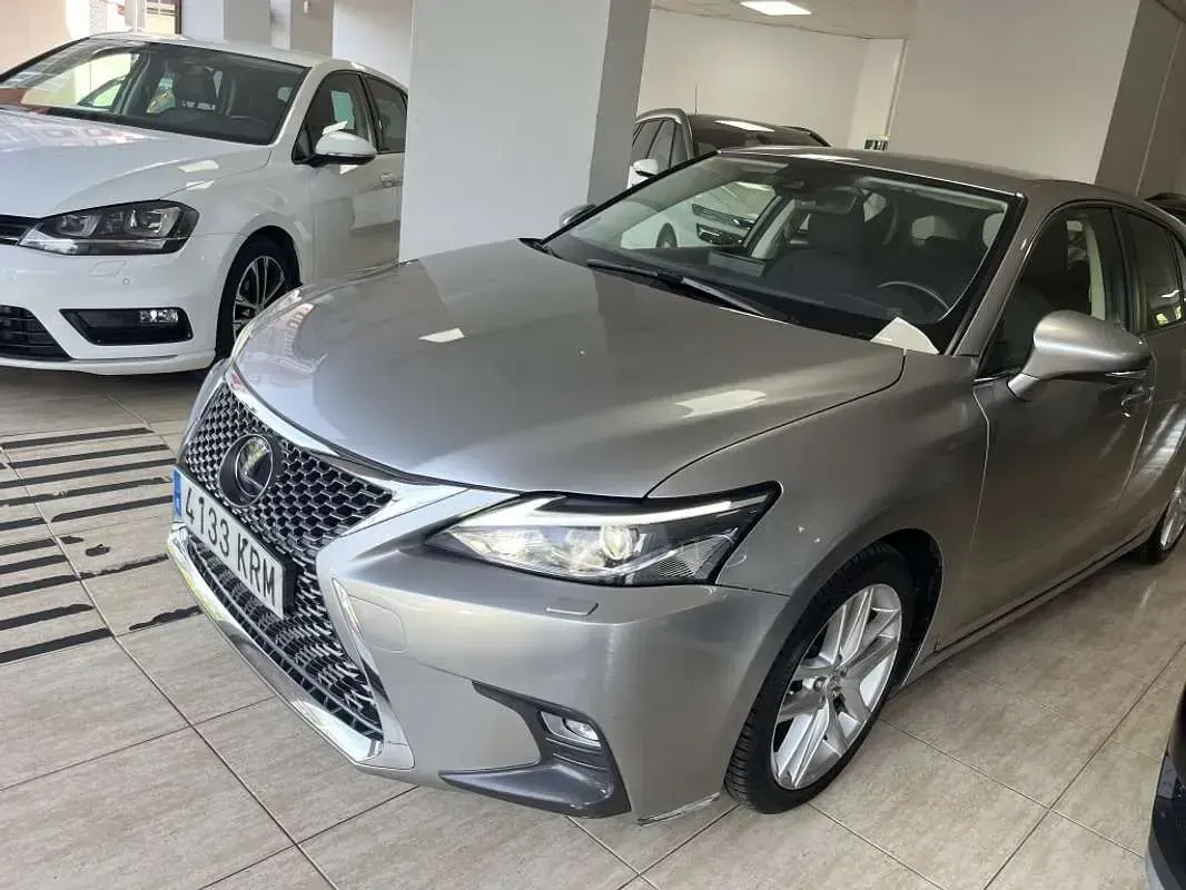 Usado Lexus CT200h Sport Line 136 CV (100 kW) 2018 Beige Utilitario