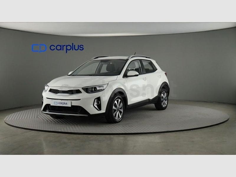Usado Kia Stonic 84 CV (61 kW) 2023 Clear white (sólido) SUV