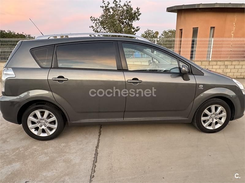 Usado Toyota Corolla Verso Sol 129 CV (94 kW) 2004 Gris / plata Monovolumen