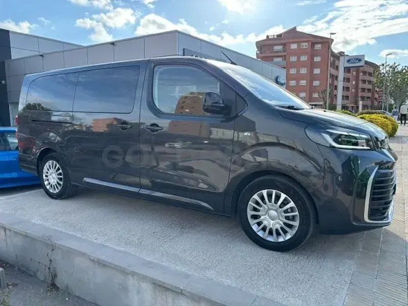 Usado Toyota Proace Verso Advance 180 CV (132 kW) 2025 Gris / plata Familiar