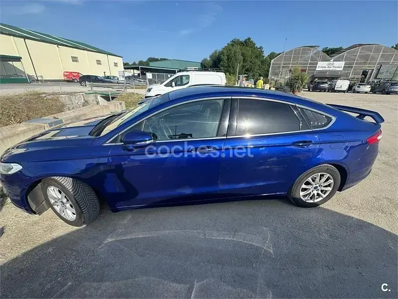 Usado Ford Mondeo Business Edition 120 CV (88 kW) 2016 Azul Berlina