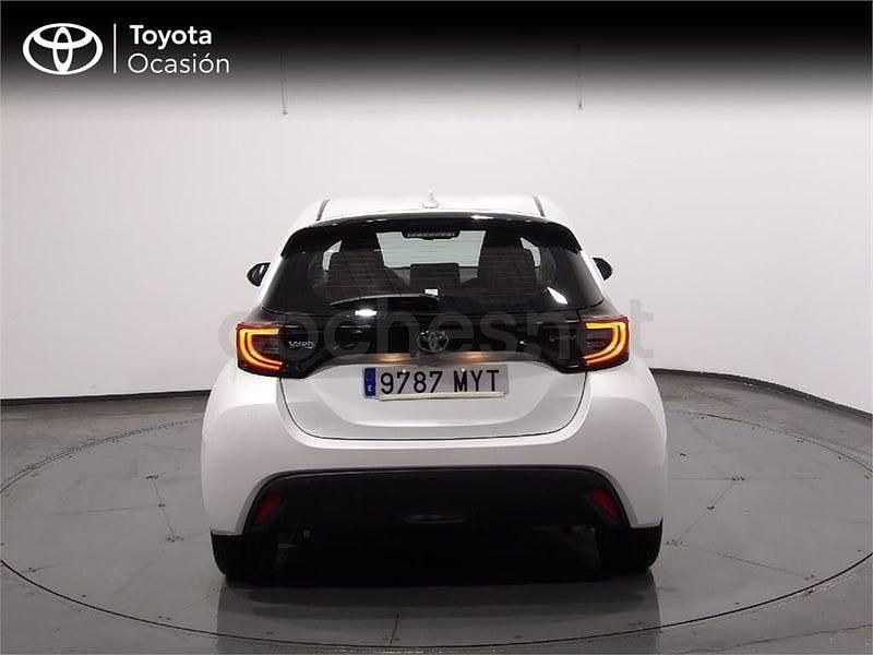 Usado Toyota Yaris Hybrid Active 116 CV (85 kW) 2025 Blanco Berlina