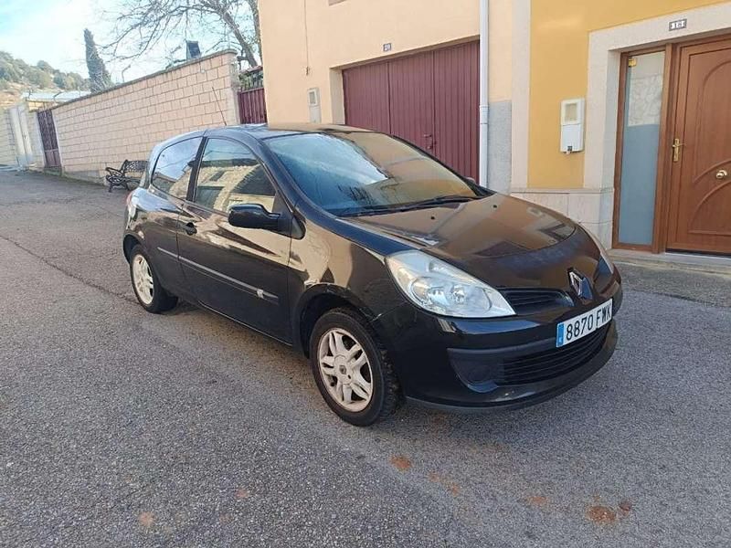 Negro Usado 2007 Renault Clio II Techno Utilitario | 3200 € (Precio justo) - Imagen 1/4