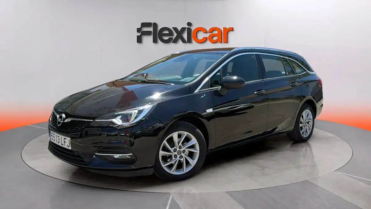 Usado Opel Astra Ultimate 145 CV (106 kW) 2020 Negro Familiar