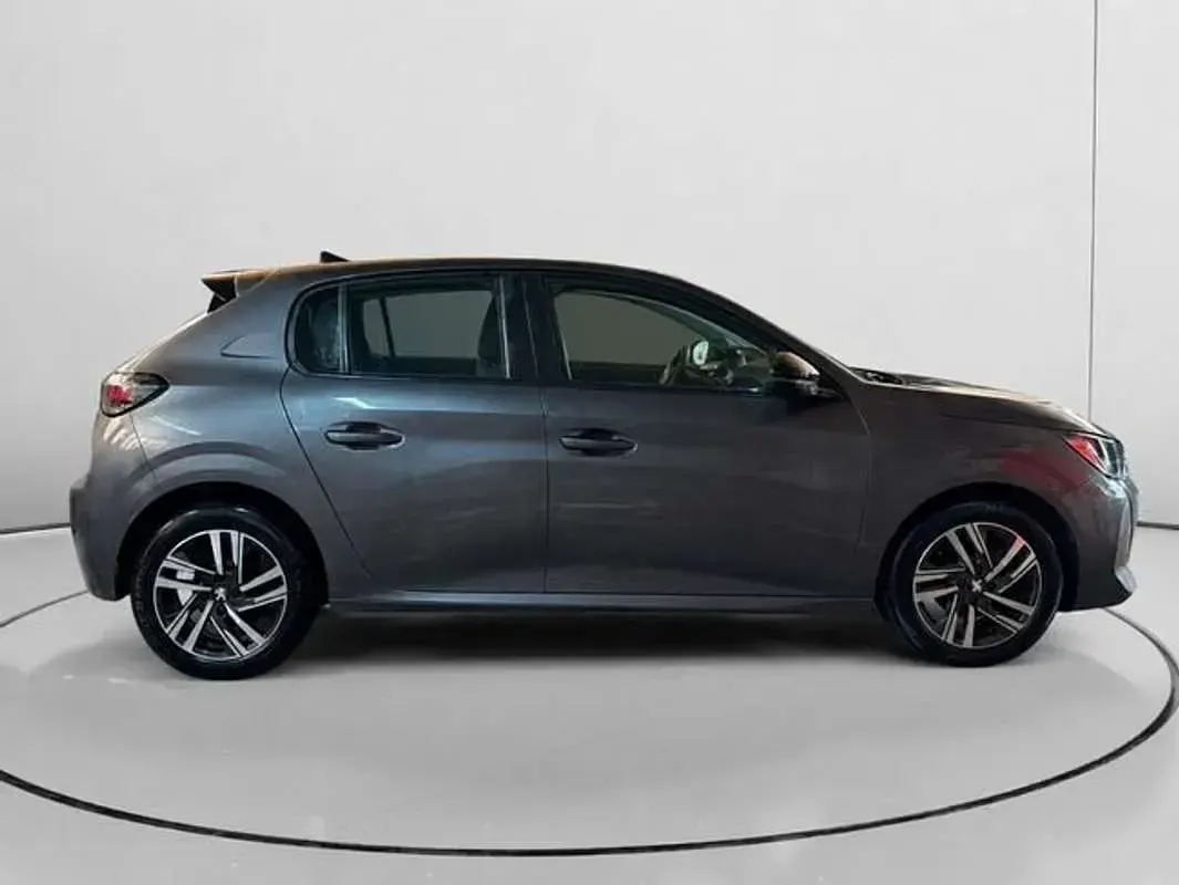 Usado Peugeot 208 Active 75 CV (55 kW) 2024 Gris Utilitario
