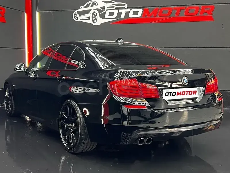 Usado BMW 530 Comfort Edition 258 CV (189 kW) 2012 Negro Berlina