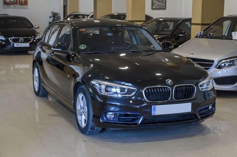 Usado BMW 120 Sport Line 190 CV (139 kW) 2017 Negro Utilitario