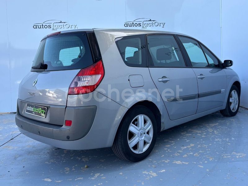 Usado Renault Grand Scénic II Privilege 120 CV (88 kW) 2004 Gris / plata Monovolumen