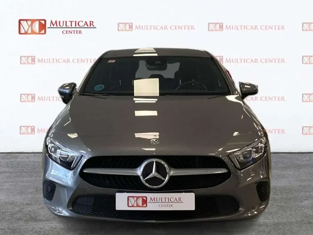 Usado Mercedes A180 136 CV (100 kW) 2019 Gris Berlina