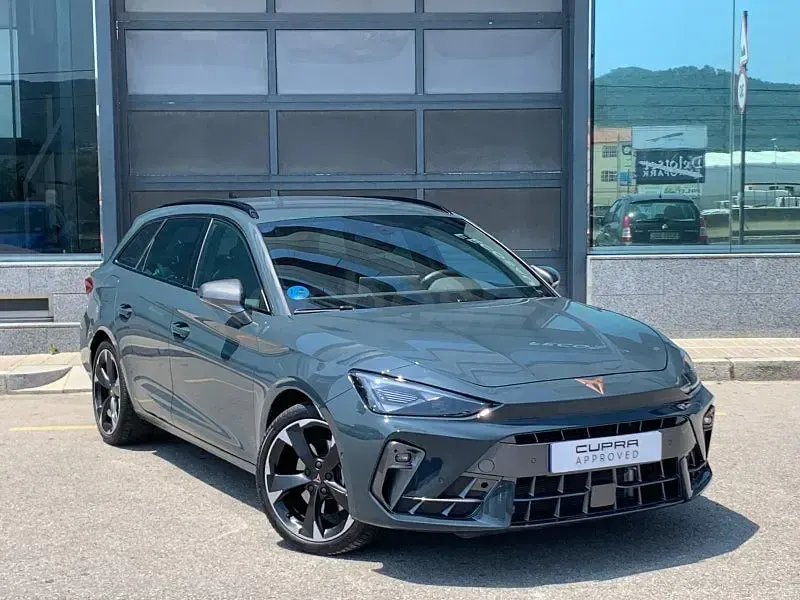 Usado Cupra Leon 204 CV (150 kW) 2025 Gris / plata Familiar