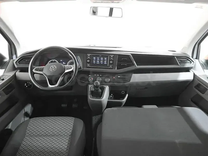 Usado VW Caravelle 110 CV (80 kW) 2021 Gris / plata Van